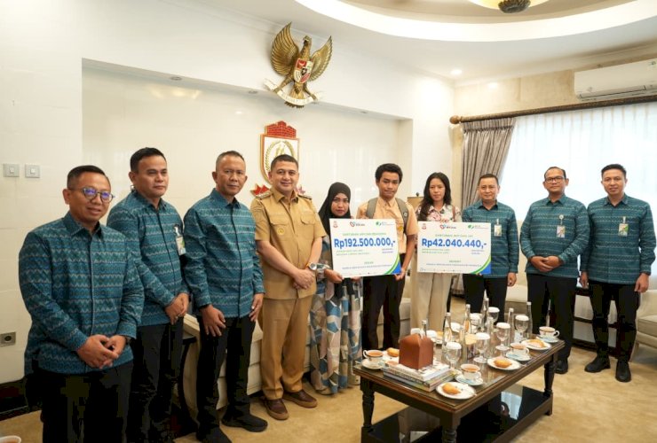 Pemkot Makassar dan BPJS Serahkan Santunan Rp192,5 Juta untuk Ahli Waris Pekerja Rentan