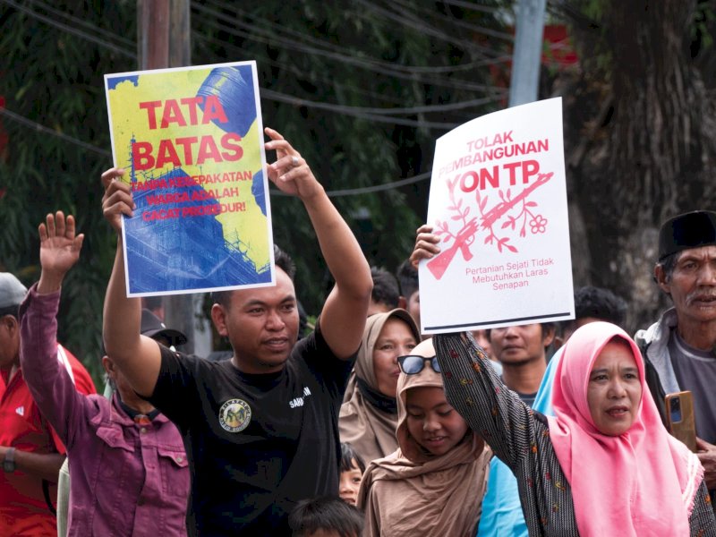 Warga Bonto Lojong dan Pa&rsquo;bumbungang mendatangi Kantor DPRD Kabupaten Bantaeng untuk menyampaikan penolakan terhadap rencana pembangunan Yon TP, beberapa waktu lalu. @Jejakfakta/dok. IST.