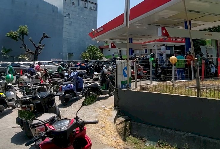 Pertamina Bantah BBM Langka di Makassar, Antrean Dipicu Kepanikan Warga Imbas Pemadaman Listrik