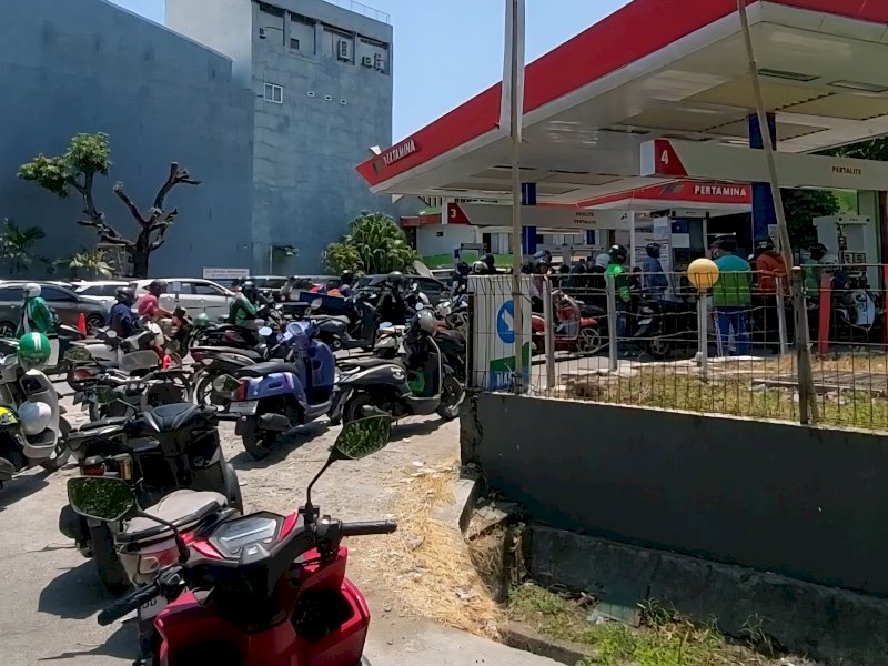 Suasana antrian salah satu SPBU di Kota Makassar, Rabu, (10/9/2026). @jejakfaktacom/Erwin