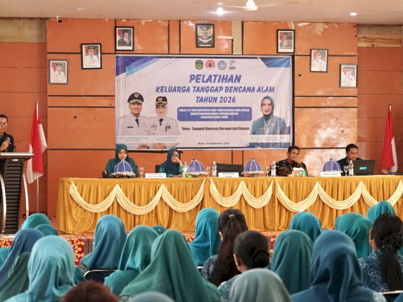 Pelatihan Keluarga Tanggap Bencana Alam yang digelar Tim Penggerak Pemberdayaan dan Kesejahteraan Keluarga (TP PKK) Kabupaten Luwu Timur melalui Pokja IV, bekerja sama dengan BPBD Luwu Timur, mengusung tema &ldquo;Tangguh Bencana Berawal dari Rumah&rdquo; di Aula Dinas Pendidikan dan Kebudayaan Kabupaten Luwu Timur, Kamis (10/9/2026). @Jejakfakta/dok. IST.