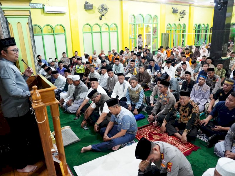 Wakil Bupati Gowa Darmawangsyah Muin menghadiri program Sinergitas Safari Subuh Kamtibmas yang digelar Polresta Gowa di Masjid Istiqlal, Dusun Bu&rsquo;rung Bu&rsquo;rung, Desa Pattallassang, Kecamatan Pattallassang, Sabtu (12/9/2026). @Jejakfakta/dok. Humas Pemkab Gowa