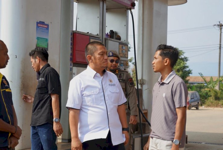 Pastikan Sistem Ganjil Genap BBM Berjalan, Bupati Irwan Pantau Langsung Antrean di SPBU