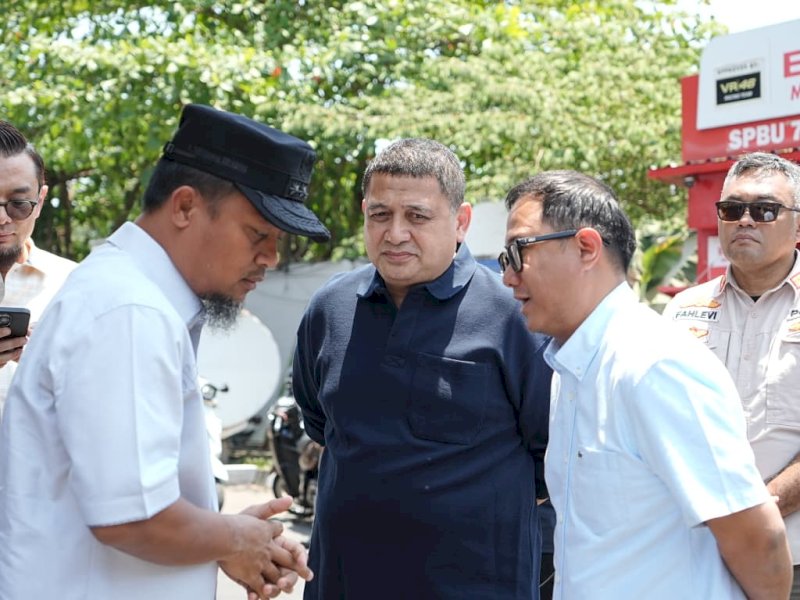 Wali Kota Makassar Munafri Arifuddin, saat memantau antrean BBM di sejumlah SPBU bersama Gubernur Sulsel Andi Sudirman Sulaiman, Sabtu (12/9/2026) siang. @Jejakfakta/dok. Humas Pemkot Makassar