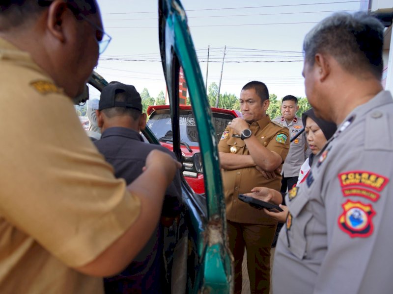 Bupati Luwu Timur, Irwan Bachri Syam, memantau langsung SPBU Ussu dan SPBU Malili untuk memastikan penerapan sistem ganjil-genap berjalan tertib, antrean terkendali, serta masyarakat tidak resah terhadap ketersediaan BBM, Senin (14/9/2026). @Jejakfakta/dok. Humas Pemkab Lutim