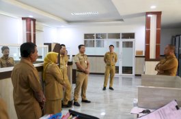 Sidak Singkat Bupati Irwan, Beasiswa hingga Bersihnya Ruangan Prokopim Jadi Sorotan