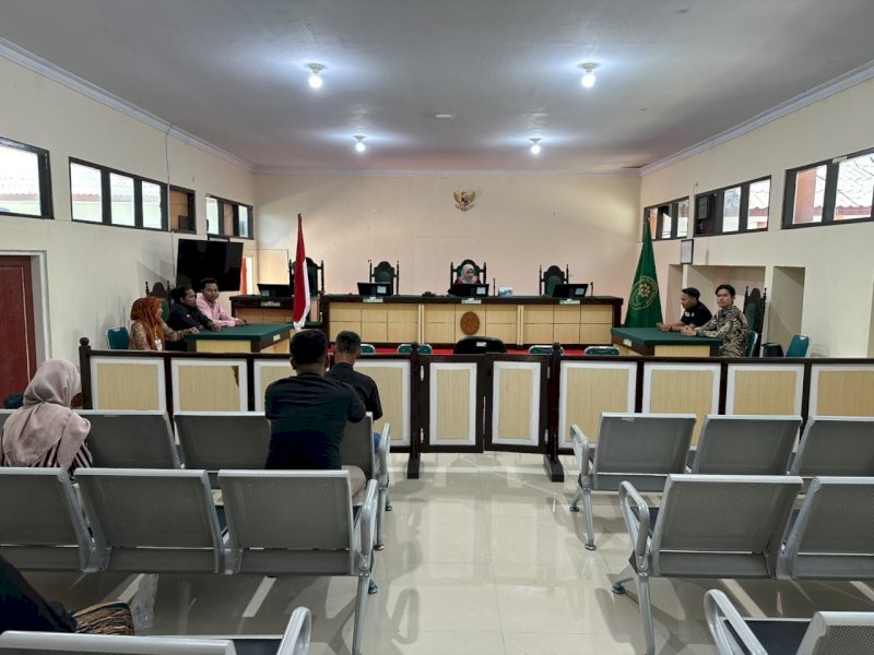 Sidang perdana gugatan 17 warga Bantaeng terkait dugaan pencemaran lingkungan di Kawasan Industri Bantaeng (KIBA) di Pengadilan Negeri (PN) Bantaeng, Selasa (15/9/2026) tertunda setelah Ketua Majelis Hakim berhalangan hadir. @Jejakfakta/dok. IST.