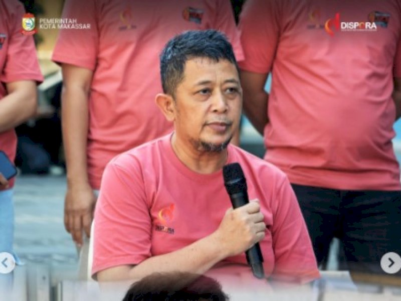 Kepala Dinas Pemuda dan Olahraga (Dispora) Kota Makassar, Syamsul Bahri, saat memberikan sambutan pada kejuaraan Makassar 3x3 Basketball Championship 2026. @Jejakfakta/dok. Humas Dispora Makassar