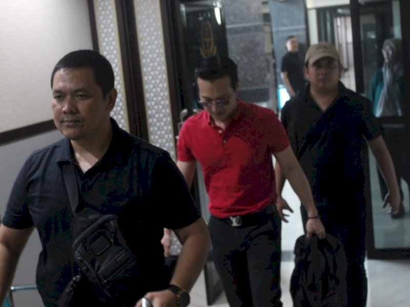  Robby Sulistio Handoko (48), buronan asal Kejaksaan Tinggi (Kejati) Jawa Timur yang merupakan terpidana kasus tindak pidana penggelapan dana sebesar Rp6,5 miliar, akhirnya berhasil ditangkap di tempat persembunyiannya di Lingkungan Pabbentengang, Kabupaten Maros, Sulawesi Selatan, pada Kamis (17/9/2026) sekitar pukul 12.00 WITA. @Jejakfakta/dok. IST.