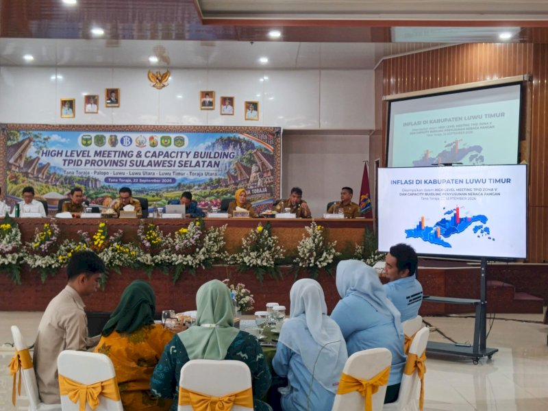 High Level Meeting (HLM) Tim Pengendalian Inflasi Daerah (TPID) Provinsi Sulawesi Selatan Zona V sekaligus Capacity Building Penyusunan Neraca Pangan di Ruang Pola Kantor Bupati Tana Toraja, Selasa (22/9/2026). @Jejakfakta/IST.
