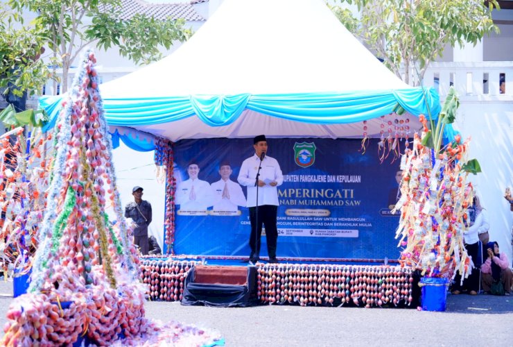 Bupati Pangkep Ajak Warga Teladani Akhlak Nabi Muhammad, Ribuan Orang Hadiri Maulid di Rujab Bupati