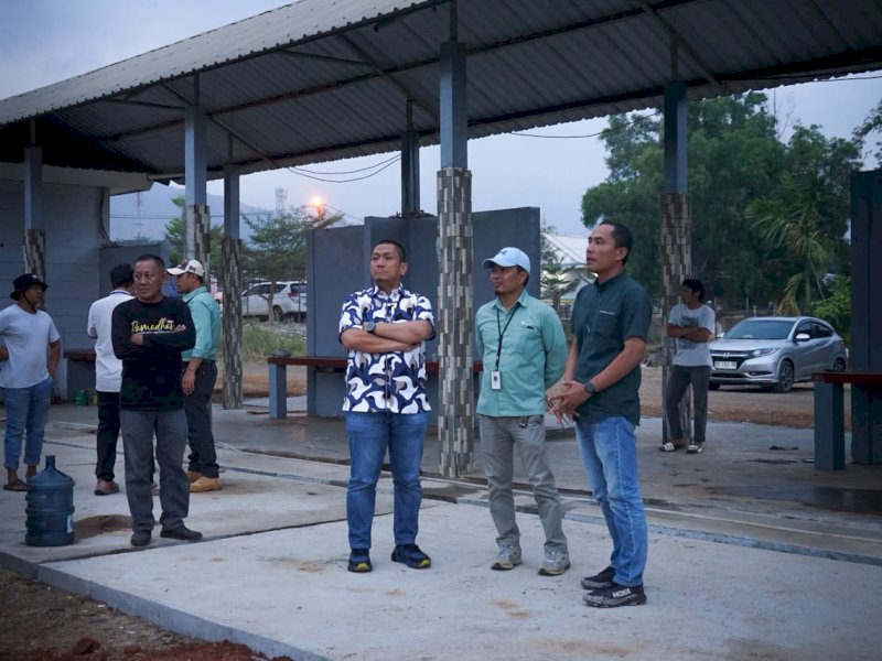 Bupati Luwu Timur, Irwan Bachri Syam, saat meninjau Lapangan Iniaku Sorowako persiapan pemantapan bersama panitia jelang Harkopnas ke-79 tingkat Provinsi Sulawesi Selatan, di Luwu Timur, Jumat (25/9/2026). @Jejakfakta/dok. Humas Pemkab Lutim
