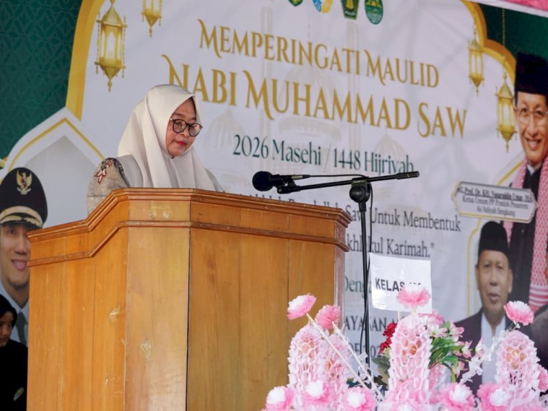 Wakil Bupati Luwu Timur, Puspawati Husler, saat menghadiri peringatan Maulid Nabi Muhammad SAW 1448 Hijriah yang dirangkaikan dengan pengukuhan Pengurus Yayasan As&rsquo;adiyah Cabang Malili Periode 2026&ndash;2031, di MTs As&rsquo;adiyah Malili, Jumat (25/9/2026). @Jejakfakta/dok. Humas Pemkab Lutim