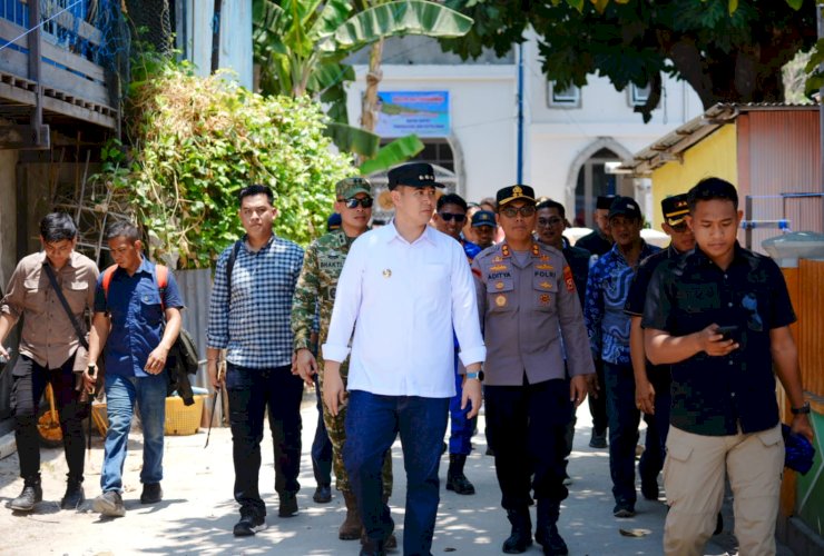 Bupati Pangkep dan Forkopimda Salurkan Bantuan untuk Masyarakat Pulau