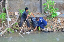Jaga Kebersihan Saluran Air Baku, Perumda Air Minum Makassar Gelar Kerja Bakti