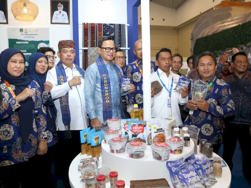 Wakil Menteri Dalam Negeri Republik Indonesia, Bima Arya, mengunjungi stan pameran Kabupaten Luwu Timur dalam gelaran Apkasi Otonomi Expo (AOE) 2026 di Hall 3 dan 3A ICE BSD, Kabupaten Tangerang, Banten, Kamis (27/8/2026). @Jejakfakta/dok. Humas Pemkab Lutim