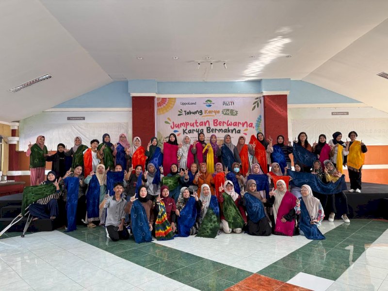 45 perempuan penyandang disabilitas untuk mengekspresikan kreativitas mereka dalam program Tabung Karya (Tanjung Bunga Berkarya) Vol. 5 yang digelar PT Gowa Makassar Tourism Development Tbk (GMTD) melalui program Corporate Social Responsibility (CSR), Senin (28/9/2026). @Jejakfakta/dok. IST.