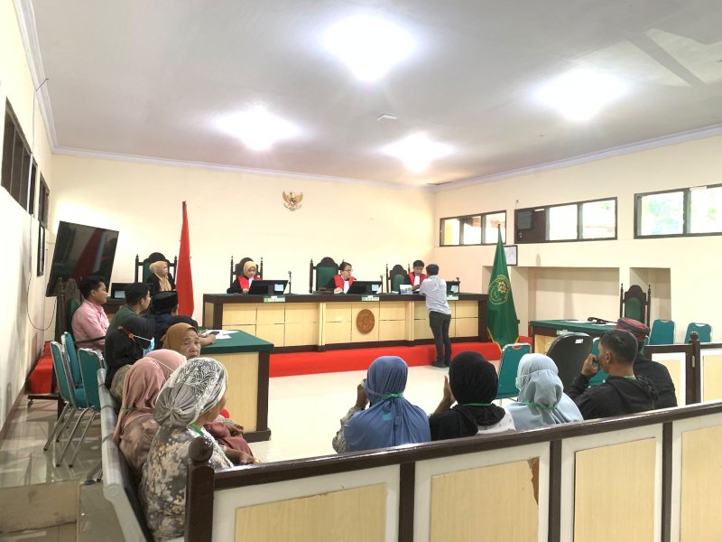 Sidang kedua perkara gugatan lingkungan hidup yang diajukan warga Bantaeng terkait dugaan dampak polusi udara kembali tertunda, di PN Bantaeng, Kamis (24/9/2026). @Jejakfakta/dok. IST.