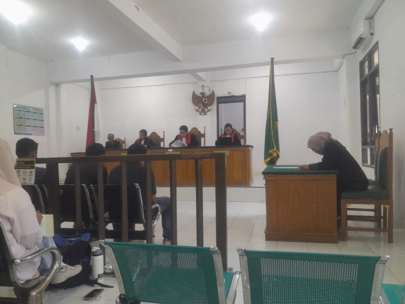 Perkara tiga terdakwa yang disebut sebagai pejuang lingkungan dalam konflik dengan CV. Hadaf Karya Mandiri kembali bergulir di Pengadilan Negeri Enrekang, Kamis (24/9/2026). Agenda persidangan kali ini memasuki tahap pembacaan replik dan duplik para pihak. @Jejakfakta/dok. IST