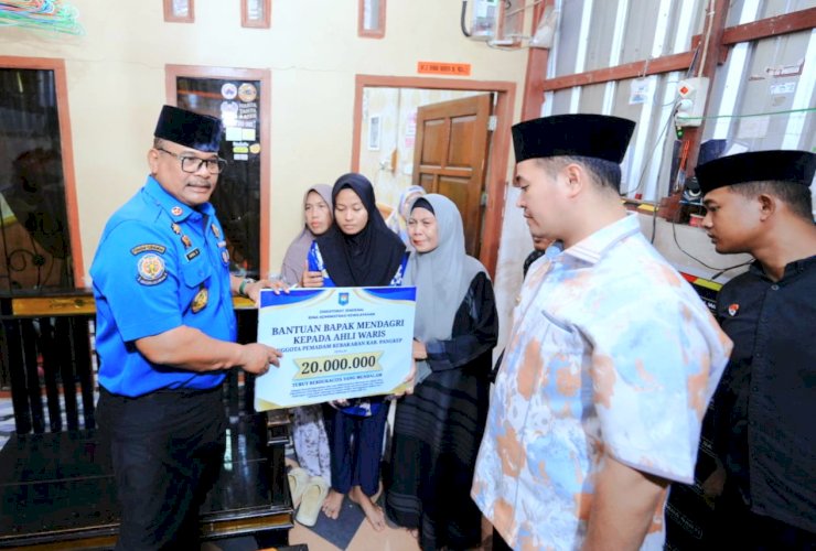 Dirjen Kemendagri Kunjungi Rumah Duka Anggota Damkar Pangkep, Sampaikan Pesan Mendagri