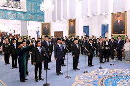 Presiden Prabowo Lantik Sejumlah Pejabat Tinggi Negara, Bahlil hingga Listyo Sigit Resmi Dilantik