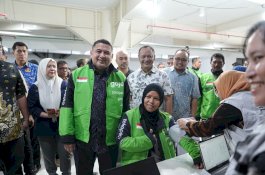 Sapa Pengemudi Gojek, Munafri Tekankan Pentingnya Cek Kesehatan dan Jaminan Sosial