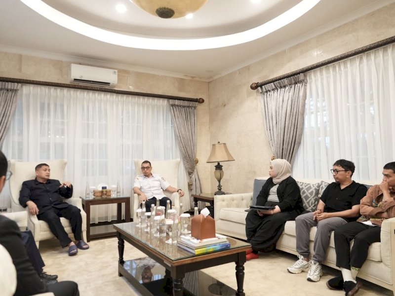 Wali Kota Makassar, Munafri Arifuddin, saat pertemuan bersama jajaran Pemerintah Kota Makassar dan panitia Hari Jadi Kota Makassar di Rumah Jabatan Wali Kota Makassar, Rabu (30/9/2026). @Jejakfakta/dok. Humas Pemkot Makassar