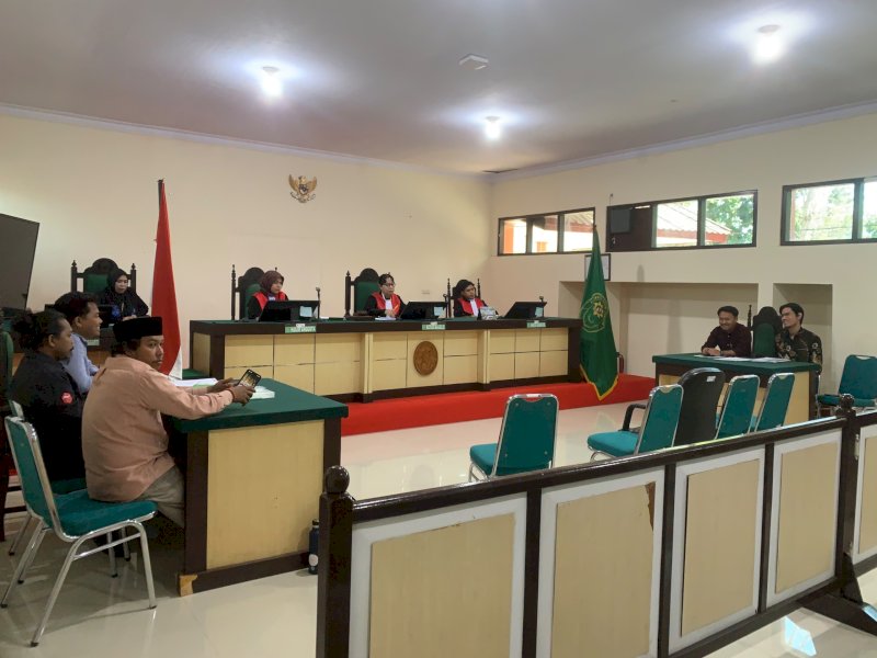 Mediasi gugatan lingkungan hidup antara warga Bantaeng dan pihak perusahaan terkait dugaan polusi udara dari kawasan industri smelter KIBA di Pengadilan Negeri Bantaeng, Kamis (1/10/2026). @Jejakfakta/dok. IST.
