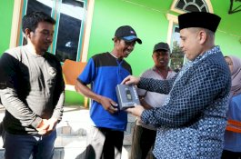 Sapa Warga Pulau Terluar, Munafri Serahkan Bantuan GPS untuk 143 Nelayan Lumu-lumu