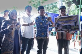 Bupati Irwan Serahkan Alsintan Rp3,37 Miliar, Dorong Produktivitas Petani Luwu Timur