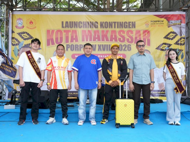Wali Kota Makassar, Munafri Arifuddin, saat meluncurkan kontingen Kota Makassar yang akan berlaga pada Pekan Olahraga Provinsi (Porprov) Sulawesi Selatan (Sulsel) XVIII 2026 di Pelataran Kantor KONI Makassar, Sabtu (3/10/2026). @Jejakfakta/dok. Humas Pemkot Makassar
