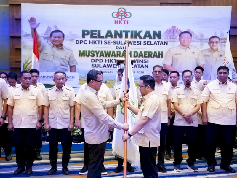 Wakil Bupati Gowa Darmawangsyah Muin resmi dilantik sebagai Ketua DPC Himpunan Kerukunan Tani Indonesia (HKTI) Kabupaten Gowa bersama para ketua DPC HKTI kabupaten/kota se-Sulawesi Selatan di Hotel Four Points by Sheraton Makassar, Minggu (4/10/2026). @Jejakfakta/dok. Humas Pemkab Gowa