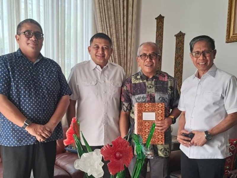 Wali Kota Makassar Munafri Arifuddin alias Appi resmi meninggalkan Partai Golkar. Surat pengunduran diri sebagai kader partai diserahkan langsung kepada Ketua DPD I Golkar Sulawesi Selatan Ilham Arief Sirajuddin (IAS), Senin (5/10/2026). @Jejakfakta/dok. IST.