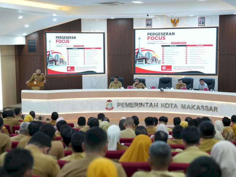 Wali Kota Makassar Munafri Arifuddin, saat memimpin Rapat Koordinasi bersama seluruh camat dan lurah se-Kota Makassar di Ruang Sipakatau, Kantor Wali Kota Makassar, Senin (5/10/2026). @Jejakfakta/dok. Humas Pemkot Makassar