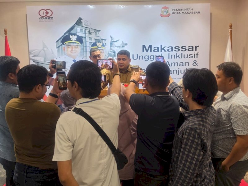 Wali Kota Makassar, Munafri Arifuddin, saat memimpin rapat koordinasi bersama seluruh camat dan lurah se-Kota Makassar di Ruang Sipakatau, Kantor Wali Kota Makassar, Senin (5/10/2026). @Jejakfakta/dok. Humas Pemkot Makassar