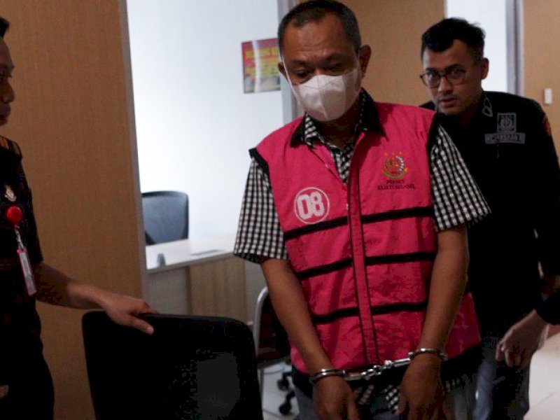 Kejaksaan Tinggi (Kejati) Sulawesi Selatan resmi menahan tersangka berinisial II dalam kasus dugaan tindak pidana korupsi kegiatan perjalanan dinas di Kantor Balai Pelaksana Penyediaan Perumahan (BP2P) Sulawesi III Tahun Anggaran 2022-2023, Selasa (6/10/2026). @Jejakfakta/dok. IST.