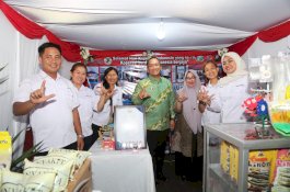 Usai Buka Pekan Expo K-UMKM Sulsel, Bupati dan Wabup Lutim Sapa Peserta Pameran