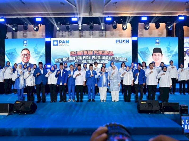 Ketua Umum Partai Amanat Nasional (PAN) Zulkifli Hasan atau Zulhas melantik jajaran pengurus DPW PAN Sulawesi Selatan (Sulsel) dan DPD PAN di 24 kabupaten/kota se-Sulsel di Hotel Claro Makassar, Rabu (7/10/2026). @Jejakfakta/dok. IST.