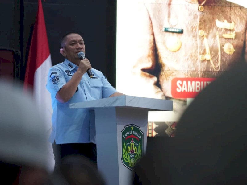 Bupati Luwu Timur, Irwan Bachri Syam, saat membuka Seminar Perkoperasian yang menjadi bagian dari rangkaian Pekan Expo K-UMKM Tingkat Provinsi Sulawesi Selatan 2026 di Gedung Ontae Luwu, Sorowako, Kecamatan Nuha, Kamis (8/10/2026). @Jejakfakta/dok. Humas Pemkab Lutim