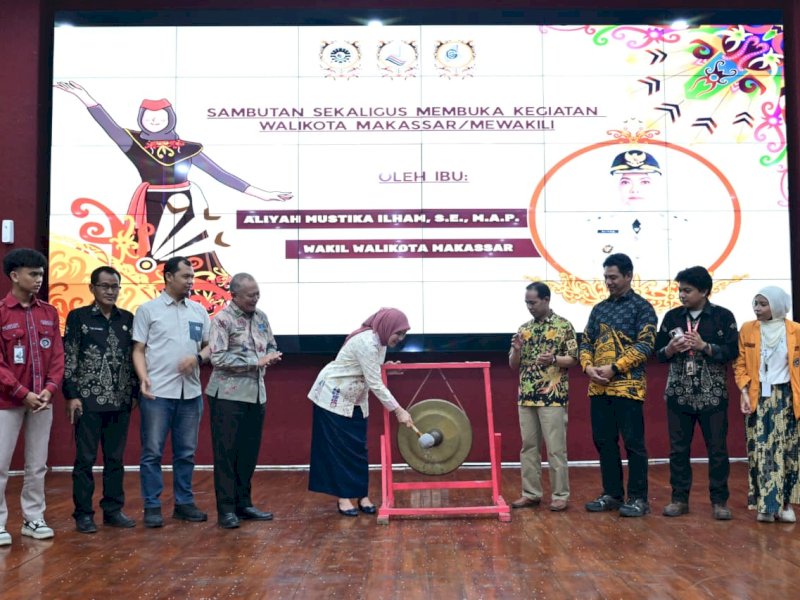 Wakil Wali Kota Makassar, Aliyah Mustika Ilham, saat membuka Genius on Mathematics in Real Application (GEOMETRI) 2026 yang digelar Himpunan Mahasiswa Jurusan (HMJ) Matematika Fakultas Matematika dan Ilmu Pengetahuan Alam (FMIPA) Universitas Negeri Makassar (UNM), Jumat (9/10/2026). @Jejakfakta/dok. Humas Pemkot Makassar