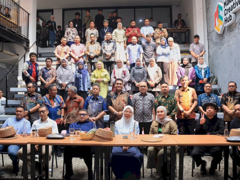 Kepala Dinas Pemuda dan Olahraga (Kadispora) Kota Makassar, Syamsul Bahri, saat menghadiri presentasi final sayembara desain logo dan identitas visual Hari Jadi ke-419 Kota Makassar, Jumat (9/10/2026). @Jejakfakta/dok. IST.