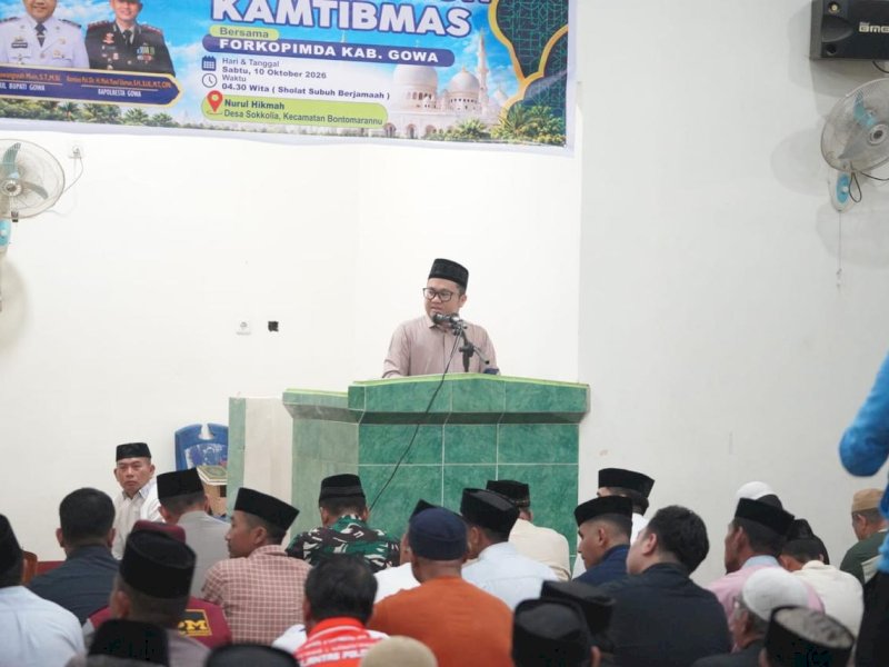 Wakil Bupati Gowa, Darmawangsyah Muin, saat menghadiri Safari Subuh bersama Kapolresta Gowa di Masjid Nurul Hikmah, Dusun Birong Bulo, Desa Sokkolia, Kecamatan Bontomarannu, Sabtu (10/10/2026). @Jejakfakta/dok. Humas Pemkab Gowa