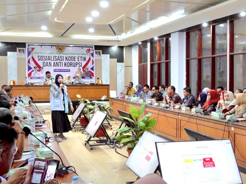 Sosialisasi kode etik dan antikorupsi bagi aparatur sipil negara (ASN),  di ruang rapat lantai III Kantor Bupati Pangkep, Kamis (15/10/2026). @jejakfaktacom/Humas Pemda Pangkep.