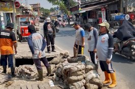 Bertahun-tahun Dikepung Banjir, Appi Kerahkan 150 Satgas PU Benahi Drainase Paccerakkang