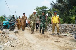 Bupati Irwan Tinjau Lokasi TMMD ke-130 di Desa Parumpanai