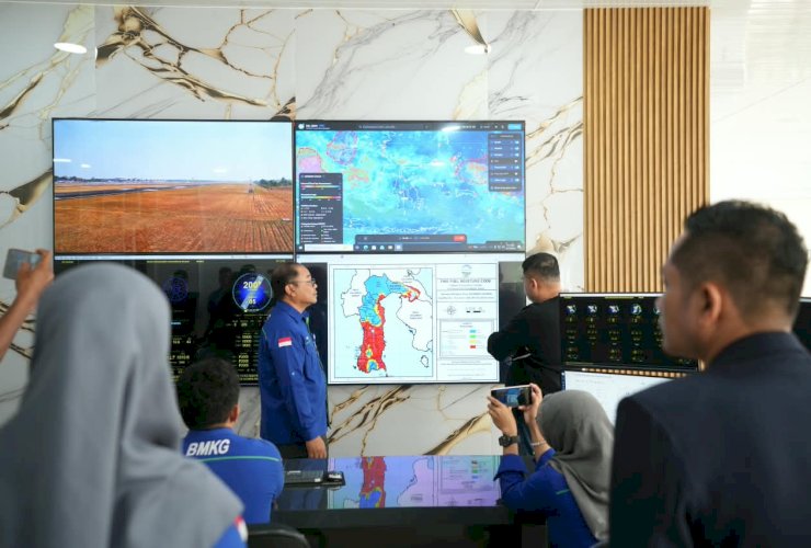 Pantau Kabut Asap di BMKG, Appi Siapkan Solusi dan Antisipasi Musim Hujan di Makassar
