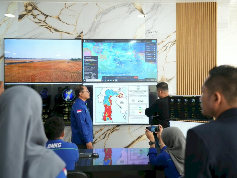 Wali Kota Makassar, Munafri Arifuddin, saat mendatangi Kantor Badan Meteorologi, Klimatologi, dan Geofisika (BMKG) Kelas I Sultan Hasanuddin di kawasan Bandara Internasional Sultan Hasanuddin, Jumat (16/10/2026). @Jejakfakta/dok. Humas Pemkot Makassar