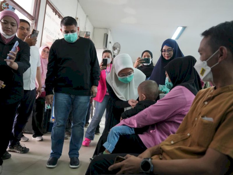 Wali Kota Makassar, Munafri Arifuddin, bersama Ketua TP PKK Kota Makassar, Melinda Aksa, turun langsung meninjau kesiapan pelayanan kesehatan di RSUD Daya, Jumat (16/10/2026). @Jejakfakta/dok. Humas Pemkot Makassar