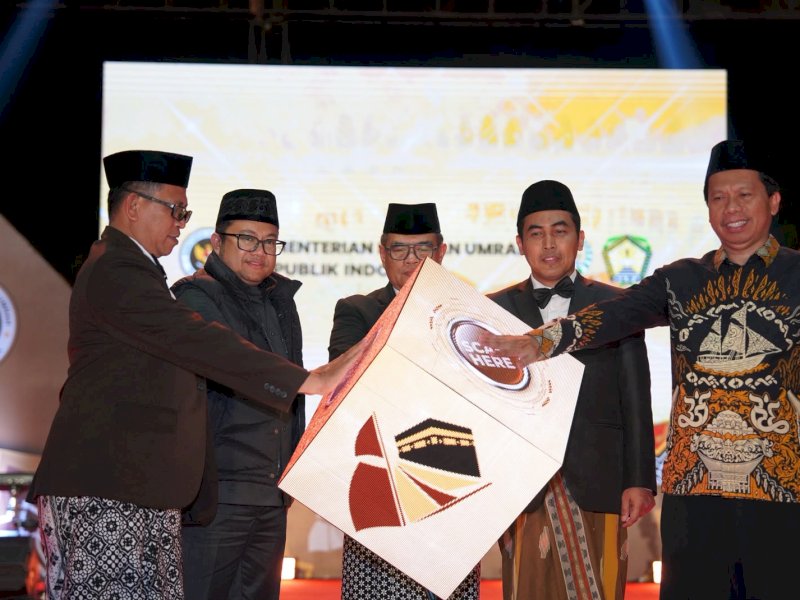 Pelaksana Tugas (Plt) Bupati Gowa, Darmawangsyah Muin, saat menghadiri pembukaan Sulsel Expo UMKM dan Ekosistem Haji dan Umrah 2026 di Taman Sultan Hasanuddin, Kabupaten Gowa, Jumat (16/10/2026). @Jejakfakta/dok. Humas Pemkab Gowa