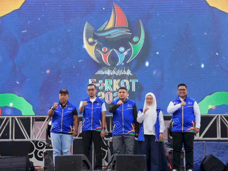 Sekretaris Dispora Kota Makassar, Ariansyah, yang mendampingi Wali Kota Makassar, Munafri Arifuddin, pada pembukaan FORKOT I KORMI di Anjungan Pantai Losari, Sabtu (17/10/2026). @Jejakfakta/dok.  IST.